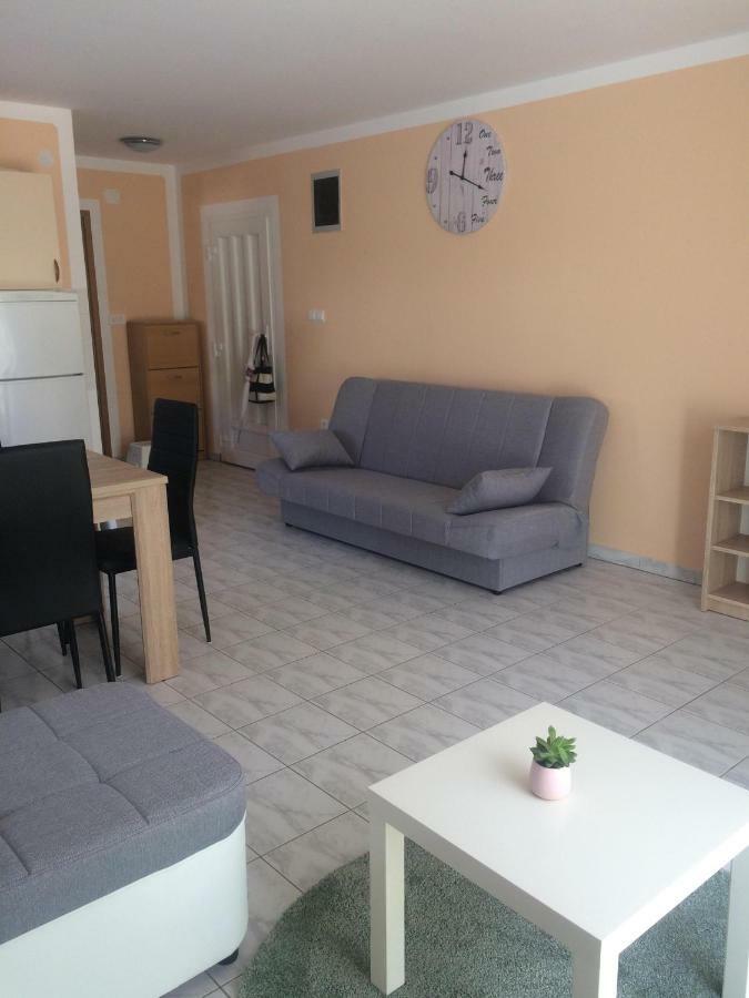 Obiteljski Apartman Filip U Blizini Plaze Za Djecu Palit Extérieur photo